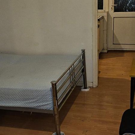 No Frills & Nothing Fancy 1 Bed Studio City Centre Cardiff Zewnętrze zdjęcie