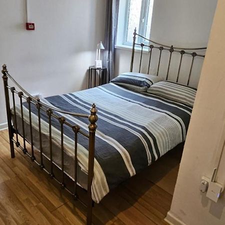 No Frills & Nothing Fancy 1 Bed Studio City Centre Cardiff Zewnętrze zdjęcie