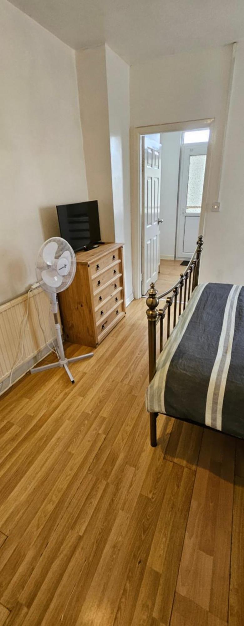 No Frills & Nothing Fancy 1 Bed Studio City Centre Cardiff Zewnętrze zdjęcie