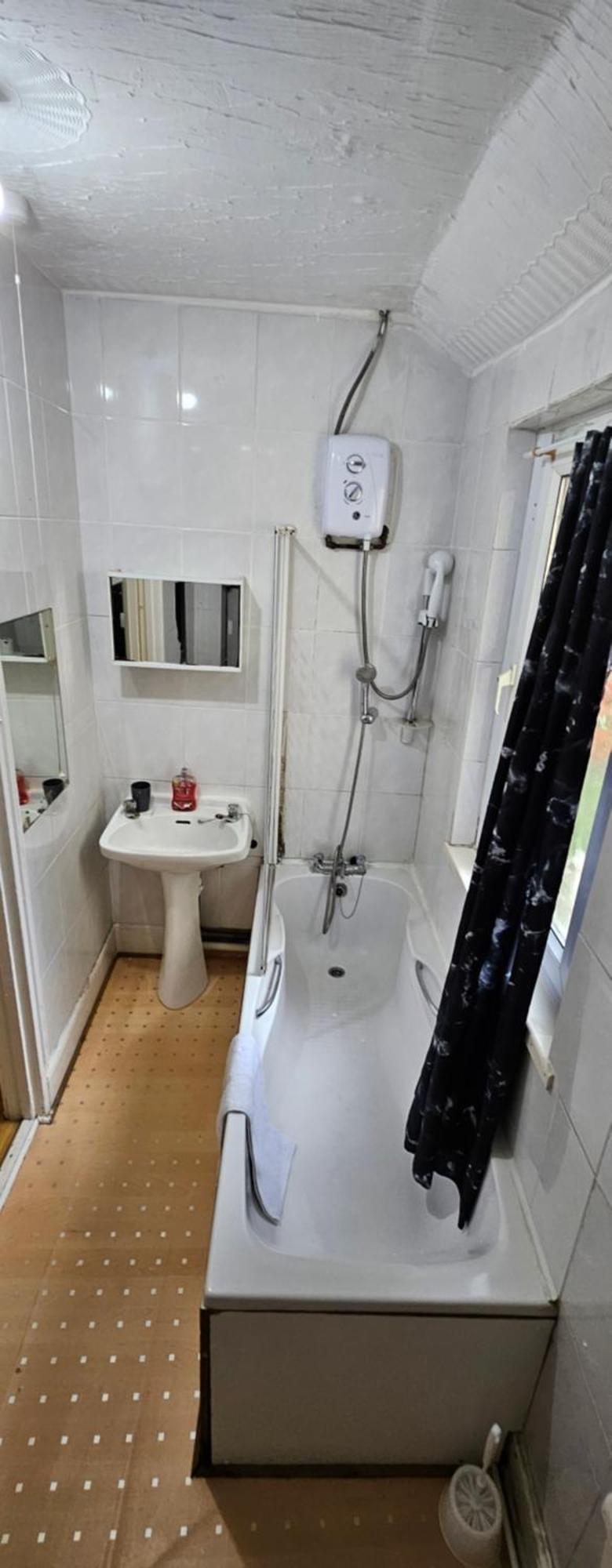 No Frills & Nothing Fancy 1 Bed Studio City Centre Cardiff Zewnętrze zdjęcie